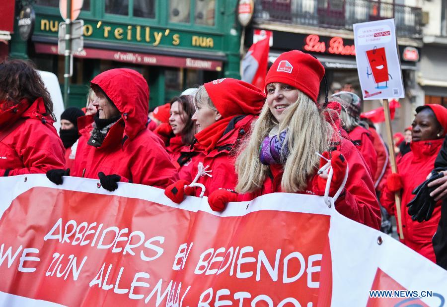 Belgique/crise : plus de 30.000 personnes dans les rues de Bruxelles contre le gel du salaire (5)