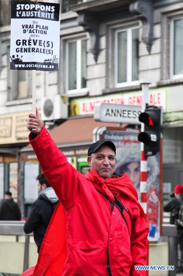 Belgique/crise : plus de 30.000 personnes dans les rues de Bruxelles contre le gel du salaire (4)