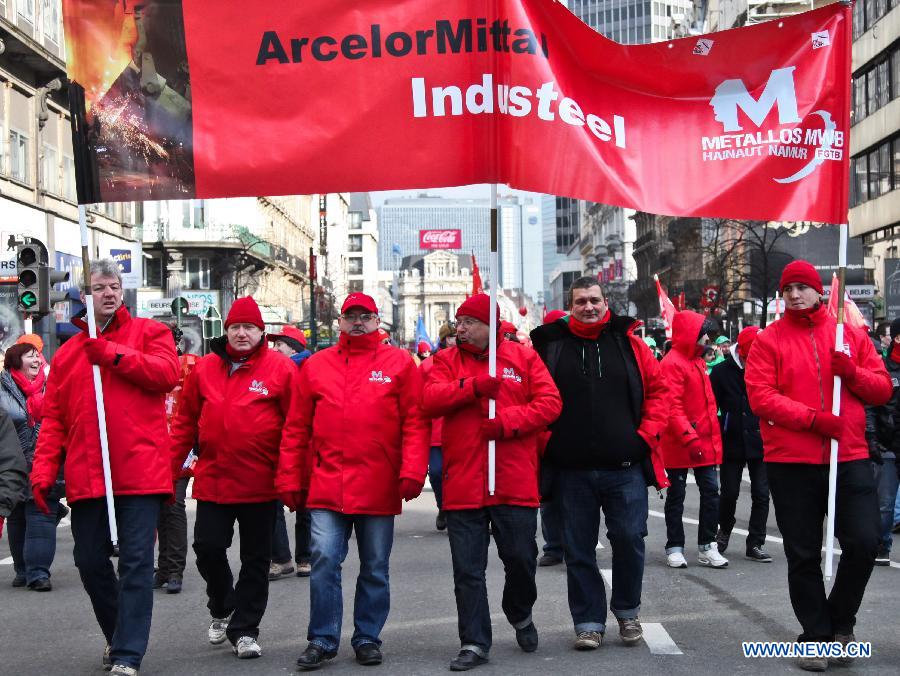 Belgique/crise : plus de 30.000 personnes dans les rues de Bruxelles contre le gel du salaire (6)