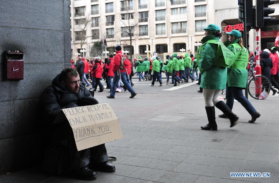 Belgique/crise : plus de 30.000 personnes dans les rues de Bruxelles contre le gel du salaire (8)