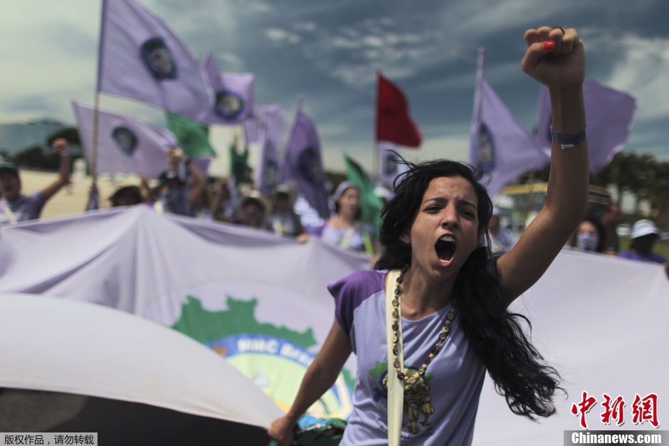 En images : "triste nouvelle mariée", manif contre les violences aux femmes au Brésil 