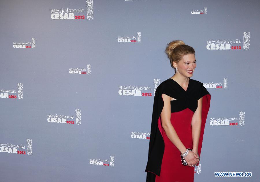 L'actrice française Léa Seydoux sur le tapis rouge de la 38e cérémonie des César tenue au théâtre du Châtelet à Paris, le 22 février 2013