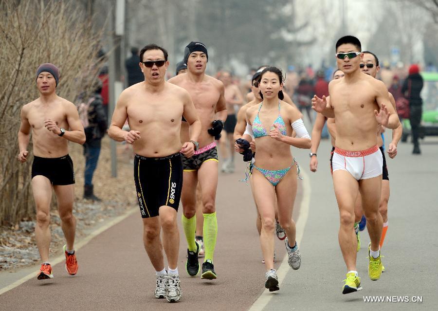 Beijing: une course en lingerie