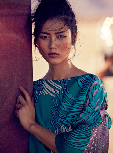 La jolie Liu Wen en couverture du magazine Vogue Australie  (3)