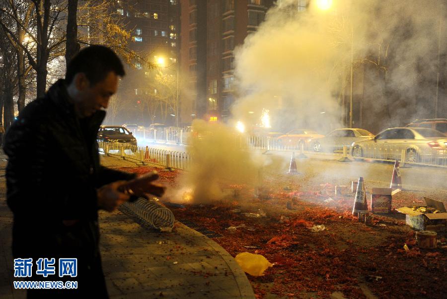 Beijing : une fête des Lanternes dans la pollution