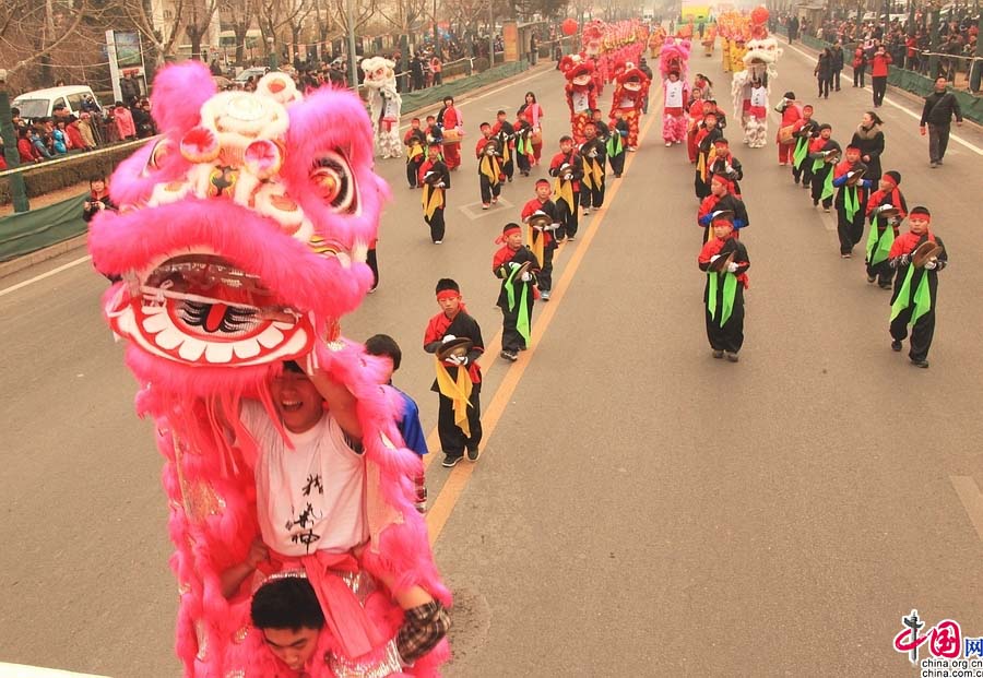 Beijing : magnifique défilé déguisé pour clôturer le Nouvel An chinois (9)