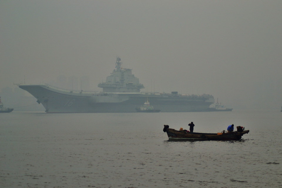 Chine : le porte-avions Liaoning jette l'ancre dans un port militaire de Qingdao (2)