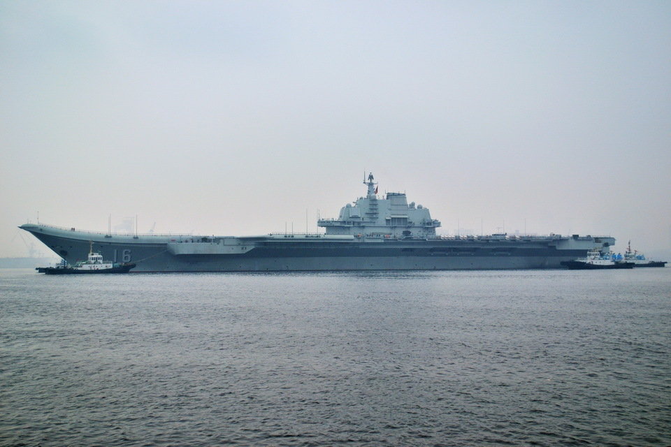 Chine : le porte-avions Liaoning jette l'ancre dans un port militaire de Qingdao (8)