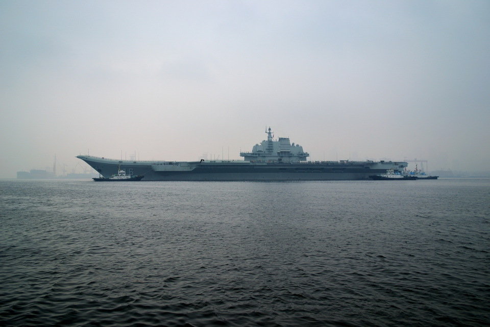 Chine : le porte-avions Liaoning jette l'ancre dans un port militaire de Qingdao