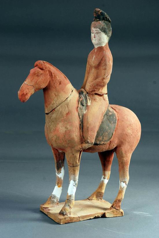 Une figurine de cavalière en terre cuite, découverte lors des fouilles en 2012.