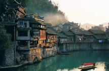 La vieille ville de Fenghuang, paradis tranquille de l'ethnie Miao