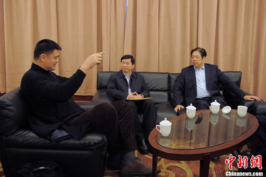 Yao Ming se rend à Beijing pour la session annuelle de la CCPPC (3)