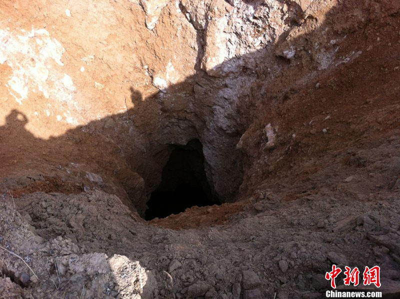 Un trou naturel gigantesque apparaît dans le Sichuan (2)