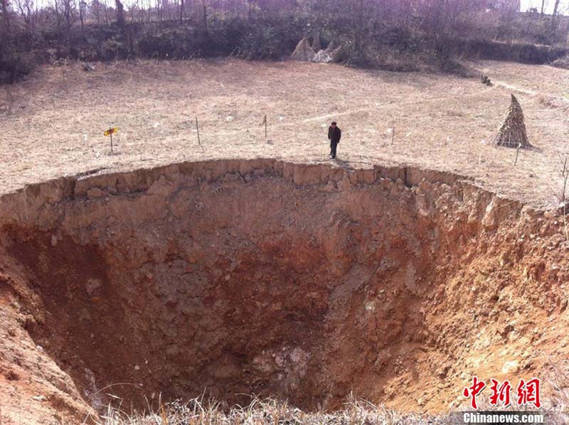 Un trou naturel gigantesque apparaît dans le Sichuan