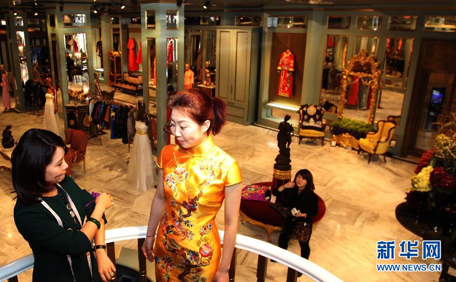 Une photo prise le 2 mars 2013, qui montre l'intérieur du magasin amiral « Chinese Bride »(« jeune mariée chinoise ») au n ° 22 Waitan à Shanghai, dans l’Est de la Chine. [Photo / Xinhua]