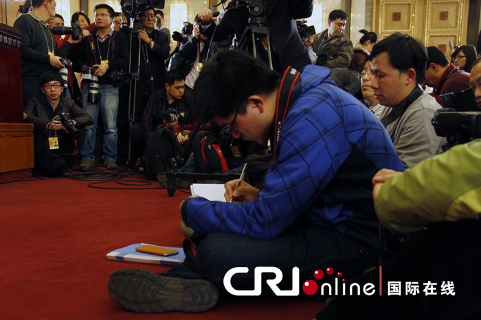 Les journalistes couvrent la 1re session du XIIe comité national de la CCPPC (4)