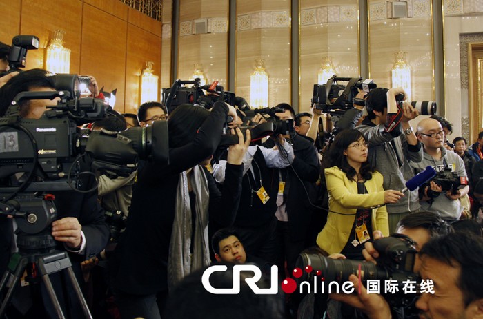 Les journalistes couvrent la 1re session du XIIe comité national de la CCPPC (6)