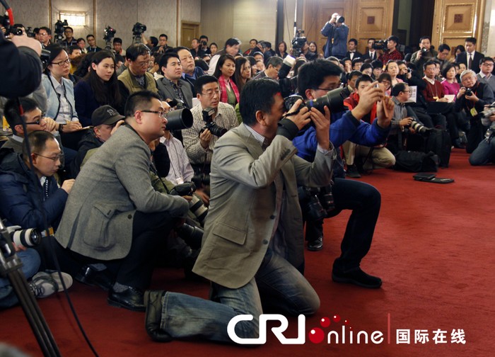 Les journalistes couvrent la 1re session du XIIe comité national de la CCPPC (5)