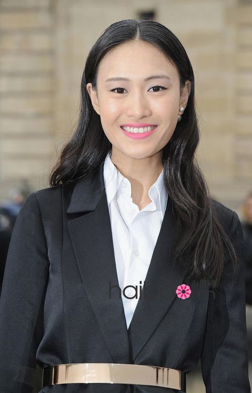 Qin Shupei assiste au défilé Dior à la semaine de la mode de Paris