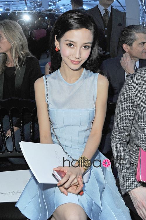 AngelaBaby assiste au défilé Dior à la semaine de la mode de Paris