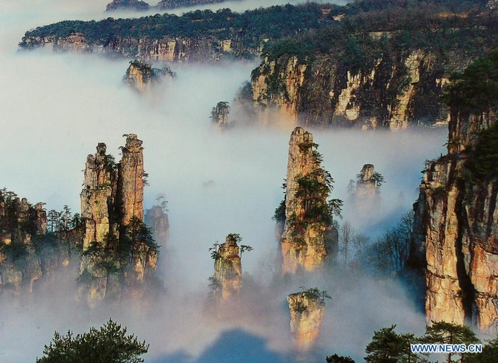 Photo prise le 2 mai 2008 montrant des paysages du parc national de forêts à Zhang Jiajie, dans la province du Hunan (centre de la Chine)