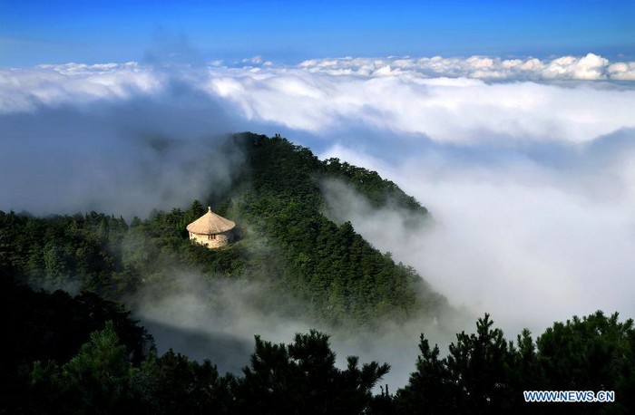 Photo prise le 30 septembre 2010 montrant des paysages du mont Lu à Jiujiang, dans la province du Jiangxi (est de la Chine)