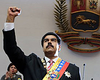 Nicolas Maduro (G) avec le président de l'Assemblée nationale de Venezuela Diosdado Cabello, lors de la cérémonie d'investiture de M. Maduro comme président par intérim, à Caracas le 8 mars 2013.