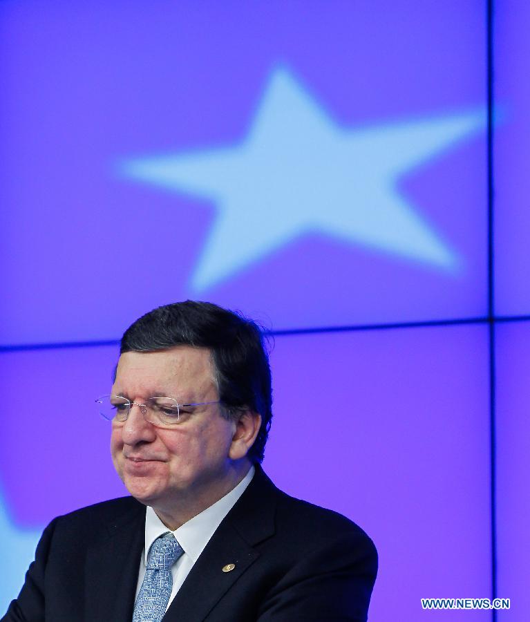 Le président de la Commission européenne Jose Manuel Barroso écoute aux questions lors d'une conférence de presse, après la première journée du sommet de l'UE à Bruxelles, capitale de la Belgique, le 14 mars 2013. (Xinhua/Zhou Lei)