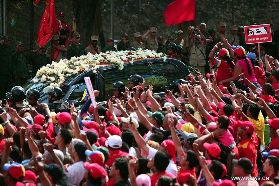 Venezuela : la dépouille de Chavez transférée dans un musée militaire  (4)