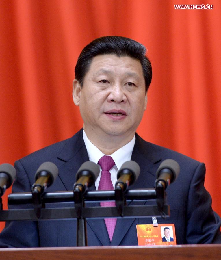 Xi Jinping salue son prédécesseur Hu Jintao