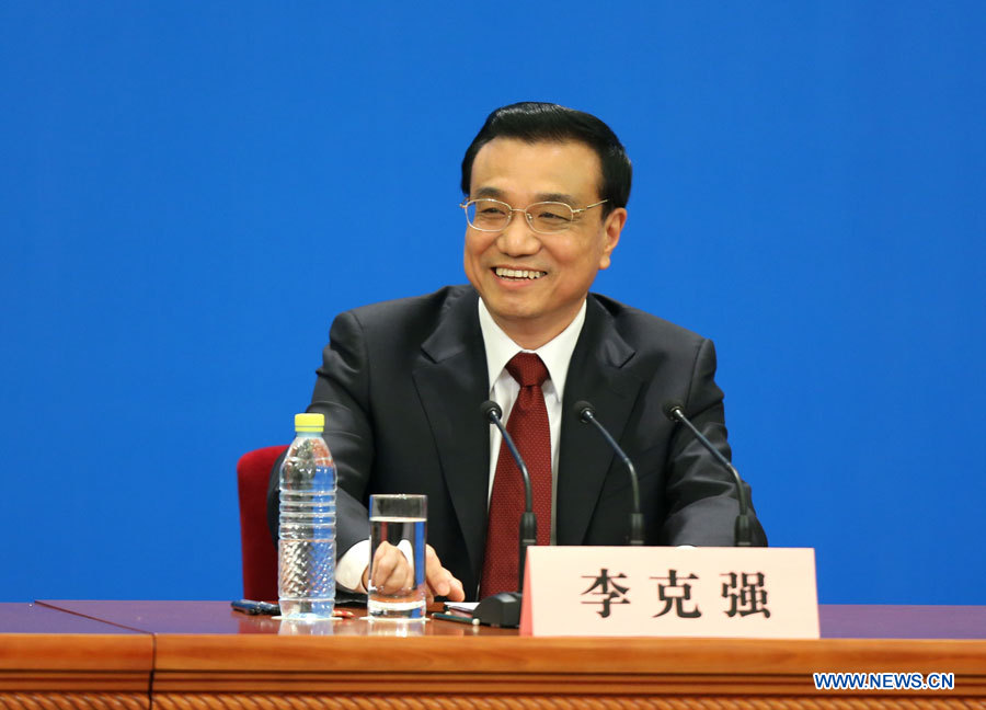 Li Keqiang : la Chine va couper un tier des catégories d'approbations administratives