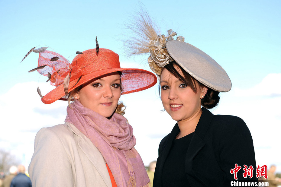 Défilé de chapeaux au Festival de Cheltenham (7)