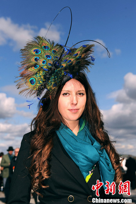 Défilé de chapeaux au Festival de Cheltenham (6)