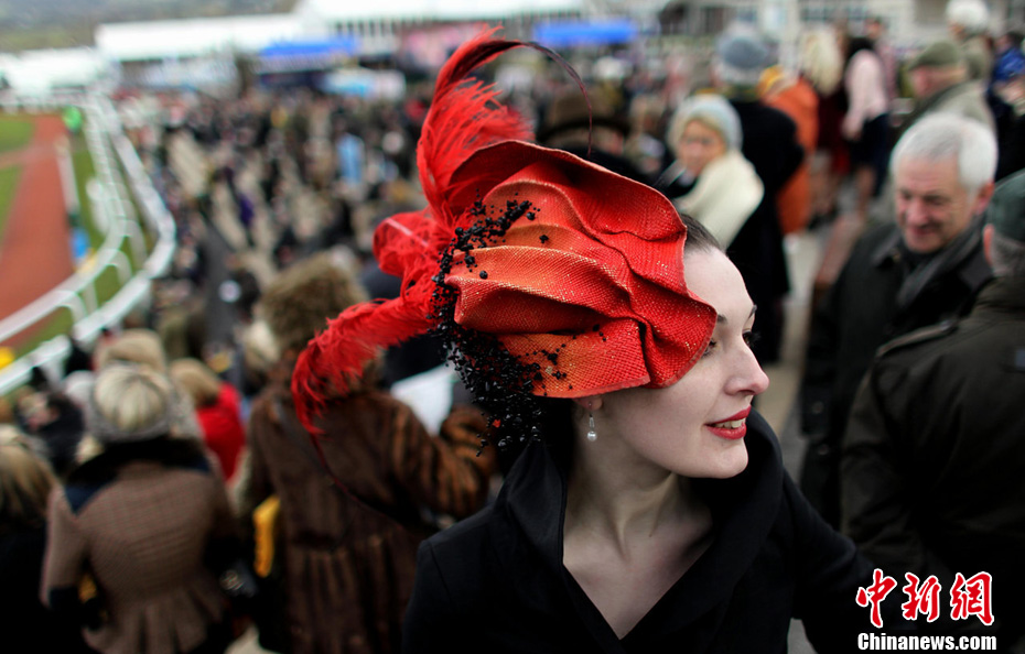 Défilé de chapeaux au Festival de Cheltenham (5)