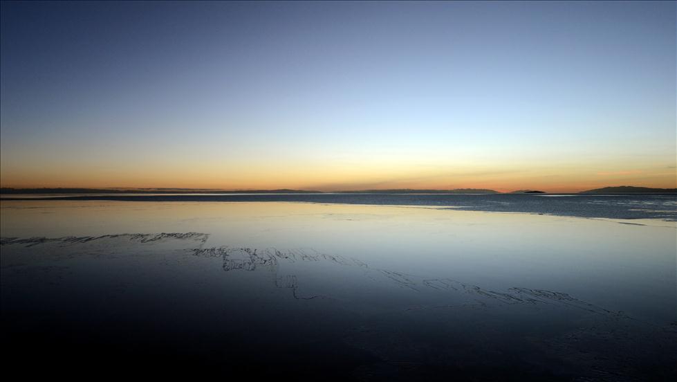 Le lac du Qinghai à l'aube. (Le 12 décembre 2012)