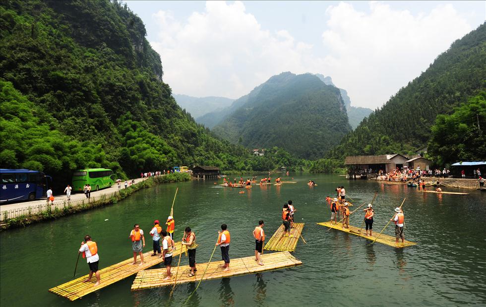 Le site touristique Sixi au sein des trios gorges au district Zigui dans la province du Hubei. (Le 19 juillet 2009)