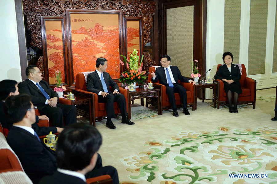 Le Premier ministre chinois s'engage à soutenir pleinement les gouvernements de Hong Kong et de Macao (2)