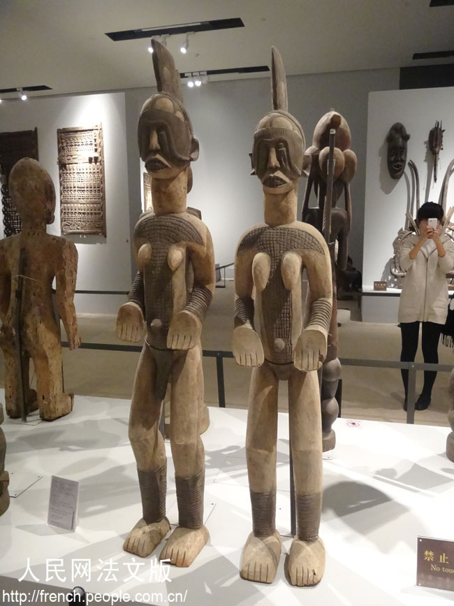 Les ancêtres – deux sculptures en bois de l'ethnie Igbo du Nigeria