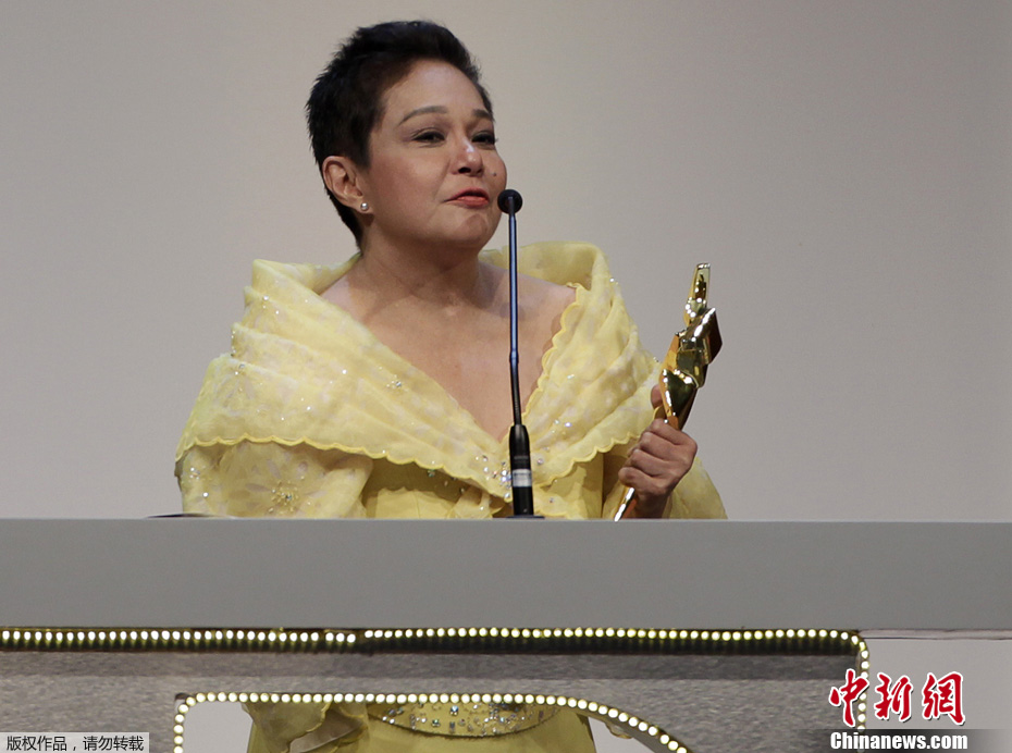 Meilleure actrice : Nora AUNOR ― THY WOMB (Philippines)