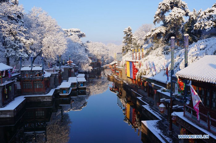 Photo prise le 20 mars 2013 montrant des paysages de neige à Beijing, capitale de la Chine. Des chutes de neige ont frappé la ville de Beijing depuis la nuit de mardi.