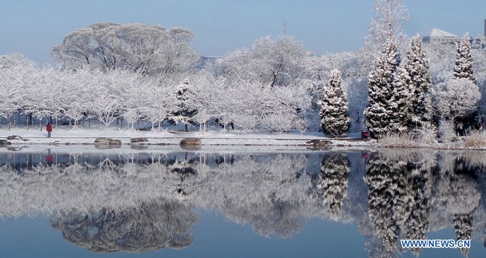 Photo prise le 20 mars 2013 montrant des paysages de neige à Beijing, capitale de la Chine. Des chutes de neige ont frappé la ville de Beijing depuis la nuit de mardi.