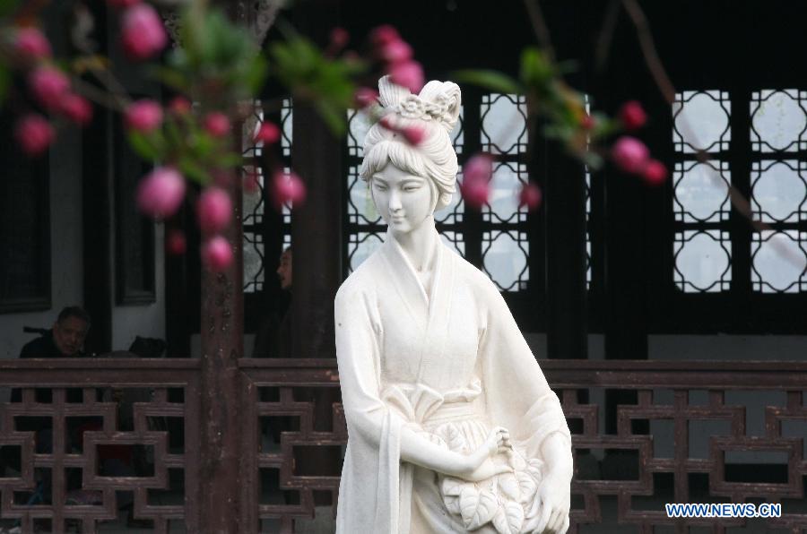 Une photo prise le 19 mars qui montre des pommiers asiatiques en pleine période de fleuraison dans le parc du lac Mochouhu à Nanjing, capitale de la province du Jiangsu en Chine. (Xinhua/Yan Minhang)