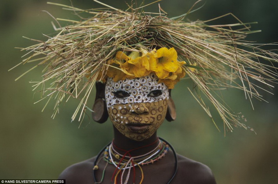 Les décorations tribales d'Afrique - une mode de la nature
