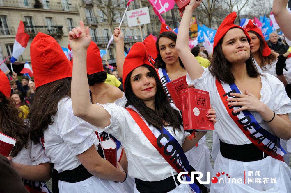 France : 300 000 personnes mobilisées pour une manifestation anti-mariage gay à Paris  (4)