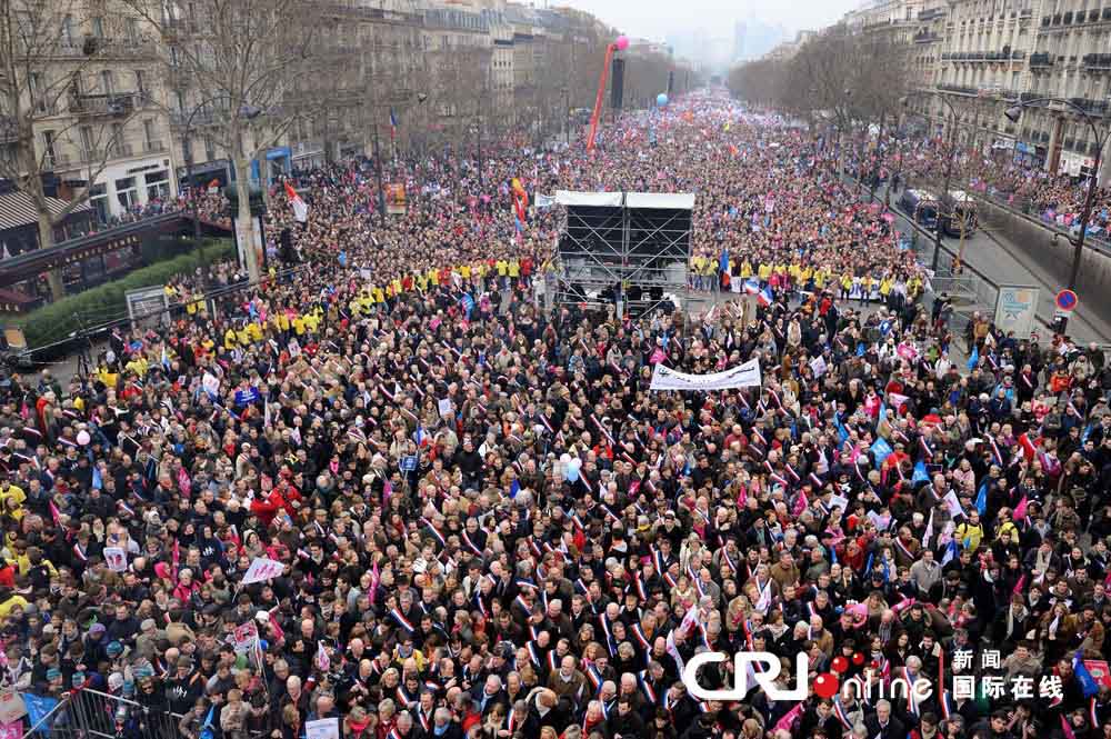 France : 300 000 personnes mobilisées pour une manifestation anti-mariage gay à Paris 