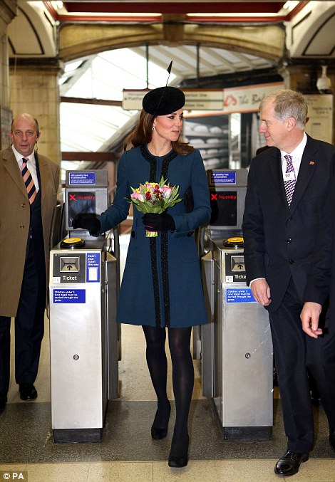 Kate Middleton prend le métro à Londres (3)