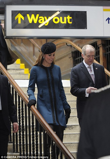 Kate Middleton prend le métro à Londres (2)