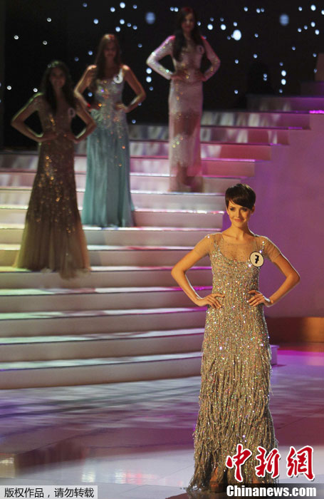 Gabriela Kratochvilova couronnée Miss Tchéquie 2013 (3)