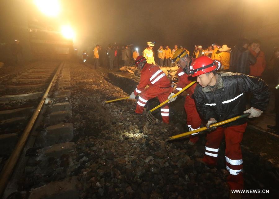 Déraillement d'un train de marchandises dans le Hunan après un glissement de terrain 