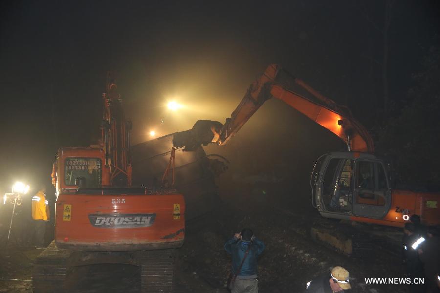 Déraillement d'un train de marchandises dans le Hunan après un glissement de terrain  (3)